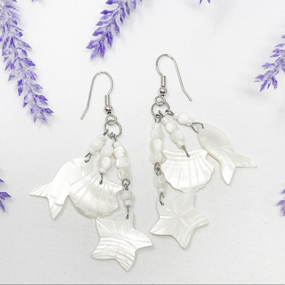 Vintage 90s Shell Beaded Fish Seashell Dangle Earrings